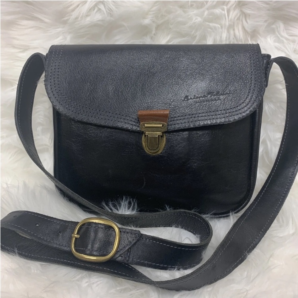 LORIANO TOLIANI Black Hand Crafted Leather Messenger Bag